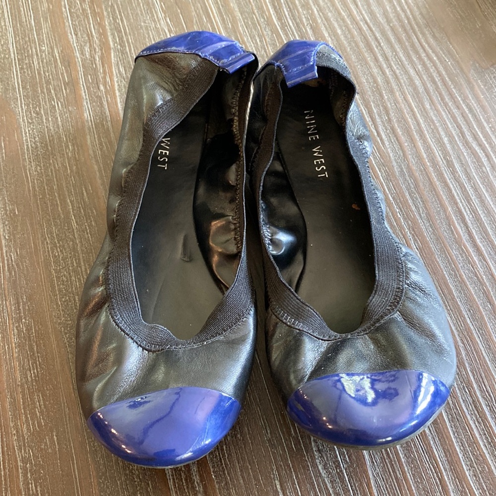 Nine West ballet flats in black leather/blue tips. Size 7 1/2.